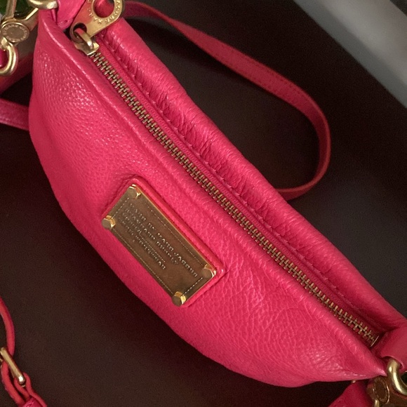 MARC BY MARC JACOBS🩷POP PINK🩷 "CLASSIC Q PERCY" 💯% COW LEATHER CROSSBODY BAG - Picture 6 of 17